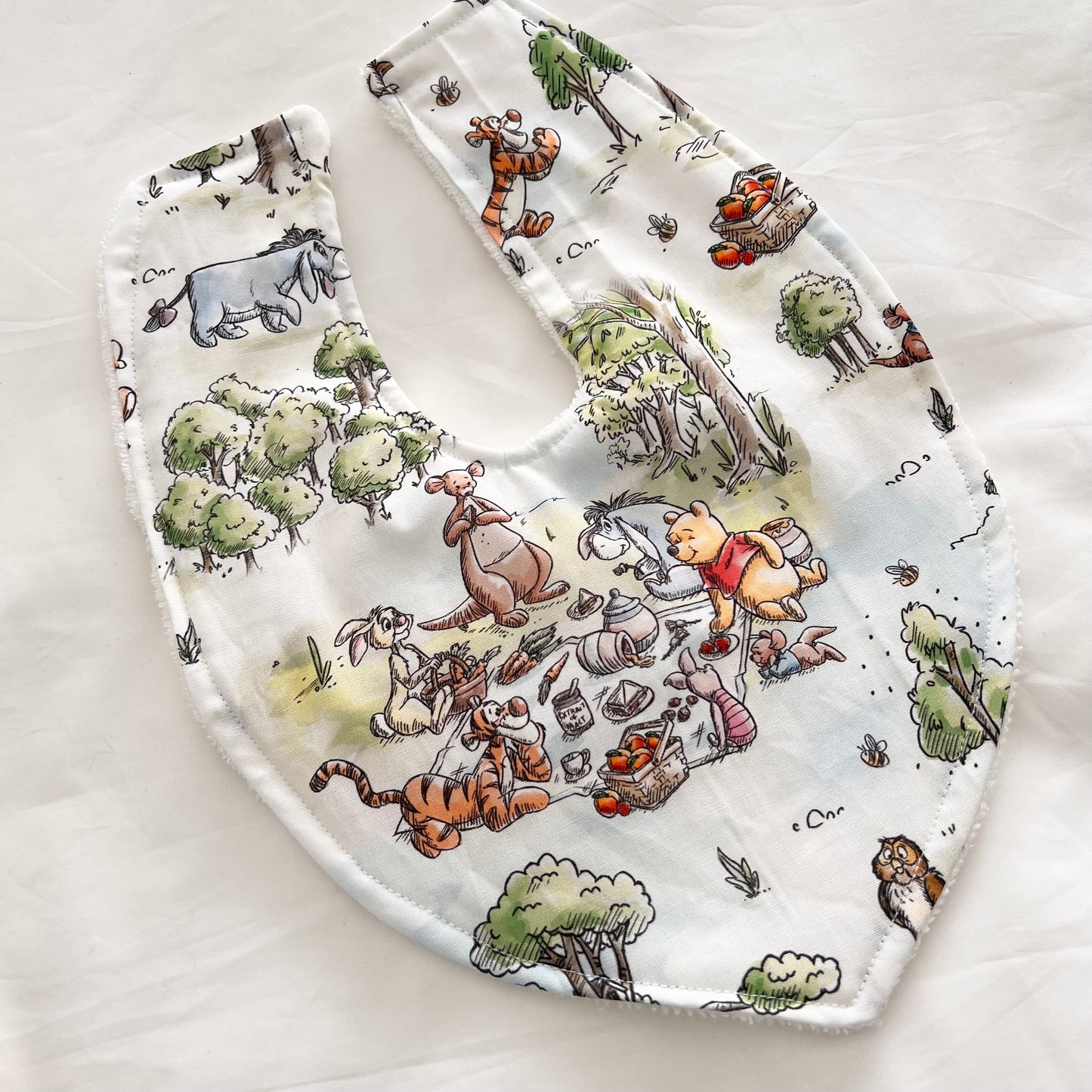 Winnie picnic Dribble bib