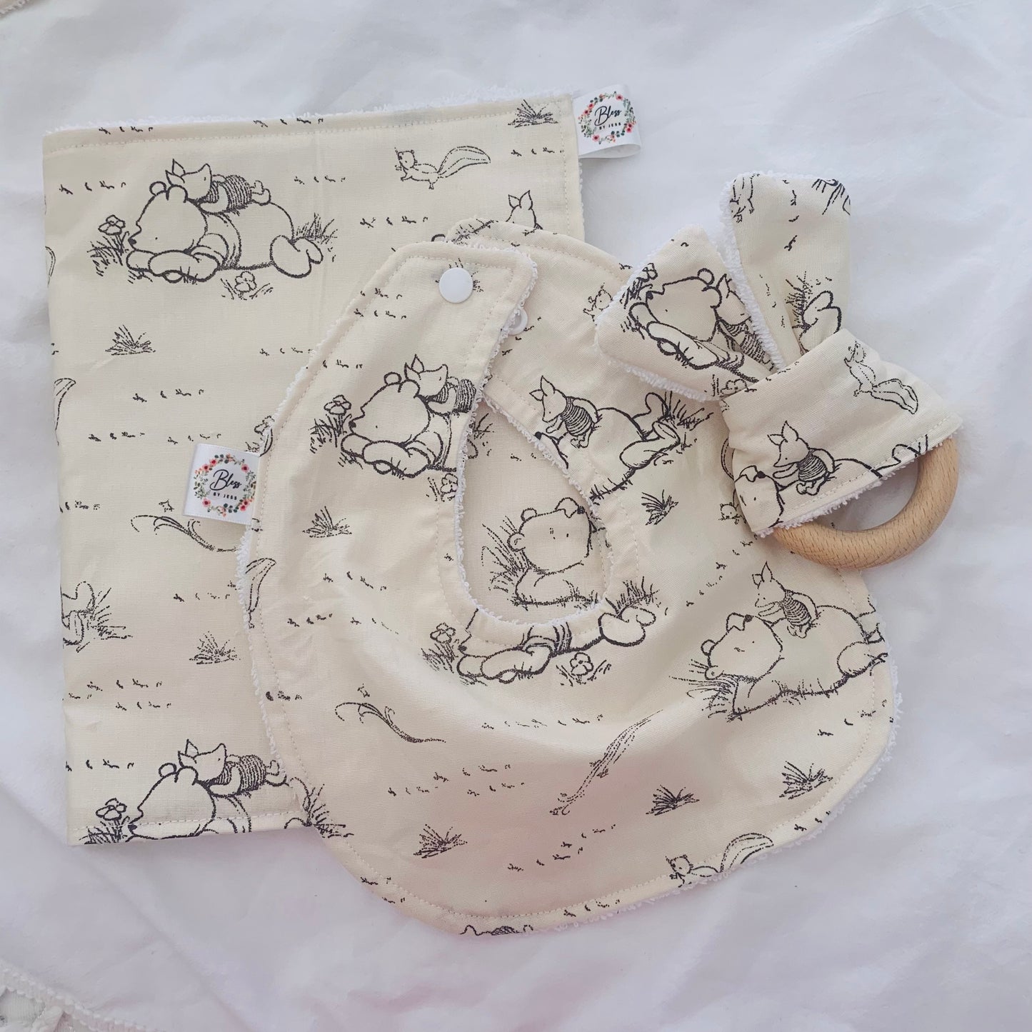 Winnie and Piglet bib set